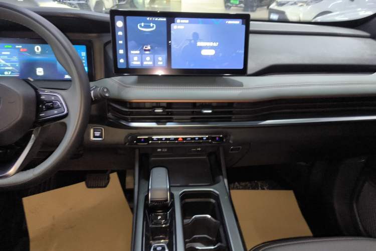 Used Geely Auto Haoyue L 2023 2.0T DCT Luxury Version
