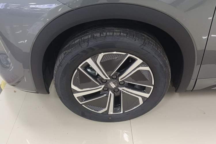 Used Geely Galaxy Galaxy Xingjian 7 EM-i 2025 120km Exploration+ Version
