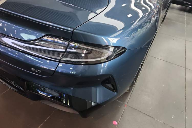 Used  SU7 2024 Rear-Drive Ultra-Long Range Advanced Pro-Level Intelligent Driving Version