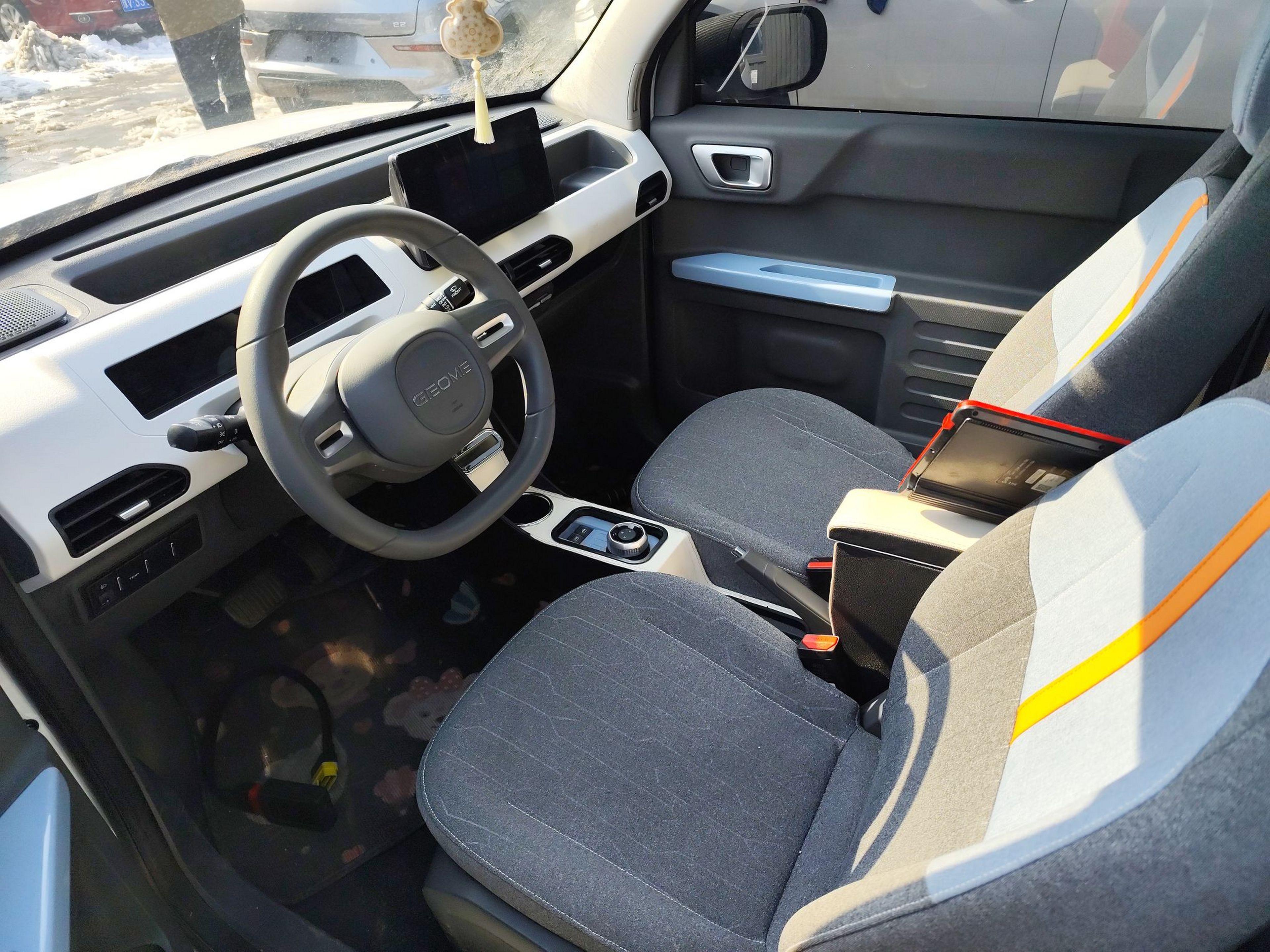 Переднее сиденье в автомобиле