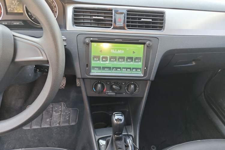 Used Skoda Rapid Spaceback 2016 Revised 1.6L Automatic Chuanxing Version
