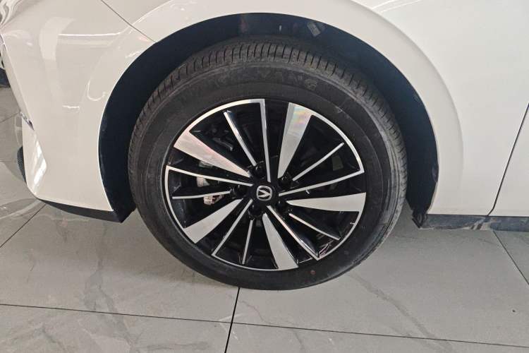 Used Changan Eado PHEV 2025 Smart New Blue Whale 145KM High-Energy Edition