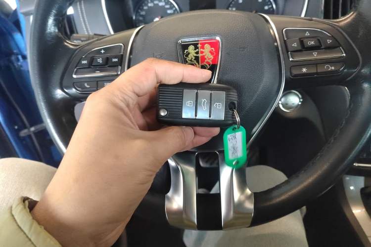 Used Roewe RX5 2016 20T Two-Wheel Drive Automatic Internet Smart Edition
