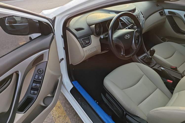 Used Hyundai Elantra 2012 1.6L Manual Fashion Edition