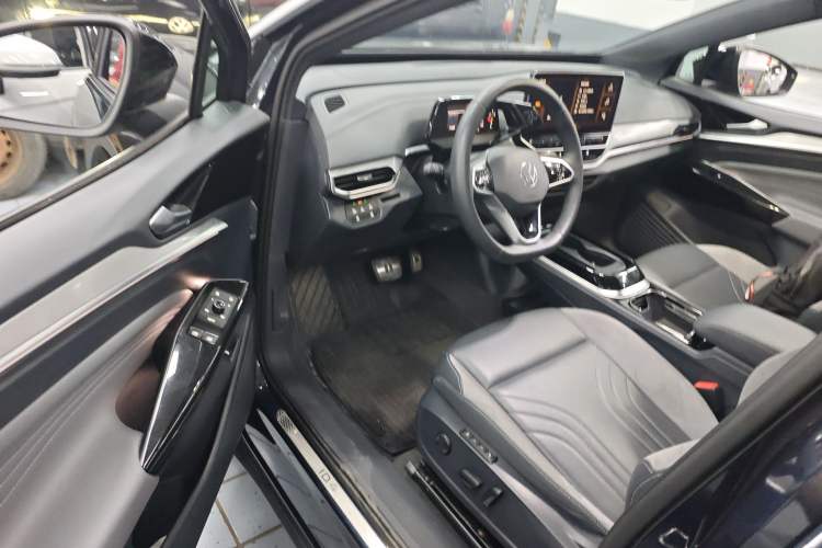 Used Volkswagen ID.4 CROZZ 2021 Long-Range Lite PRO Two-Wheel Drive Version
