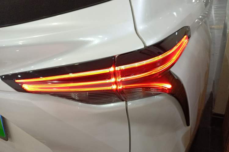 Used Toyota Sienna 2024 2.5L Hybrid Four-Wheel Drive Prestige Edition