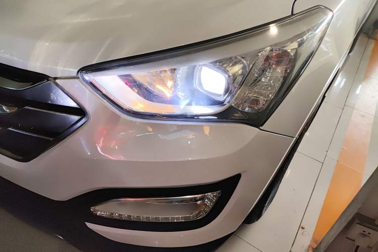 Used Hyundai Santa Fe 2013 2.4L Automatic 4x4 Smart Version
