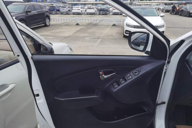 Used Hyundai ix35 2015 2.0L Automatic 2WD Smart Version China V Standard
