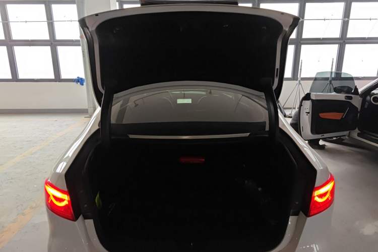 Used Jaguar XFL 2019 XFL 2.0T 250 PS Two-Wheel-Drive Luxury Edition