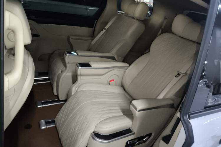 Used Buick GL8 2023 ES Lu Zun Deluxe Model
