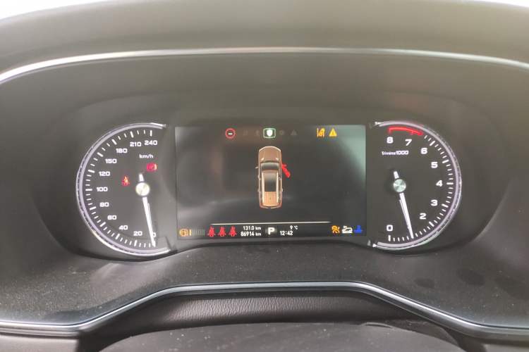 Used Roewe RX8 2018 30T Smart Connectivity All-Wheel Drive Supreme Edition
