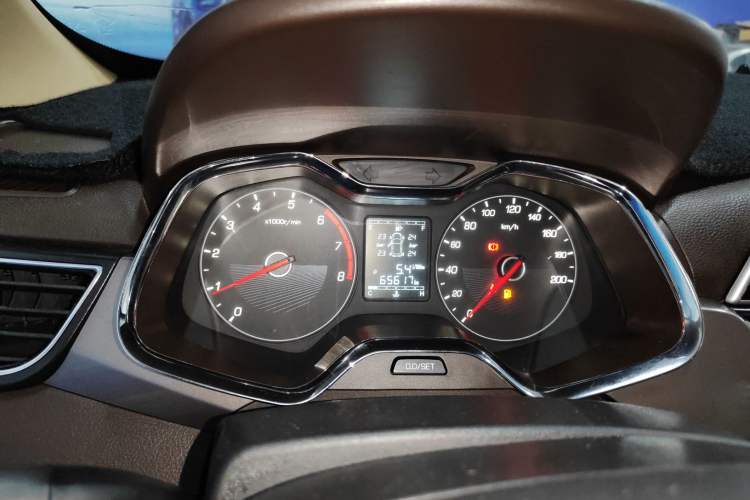 Used Baojun 310W 2017 1.5L Manual Fashion Model China V
