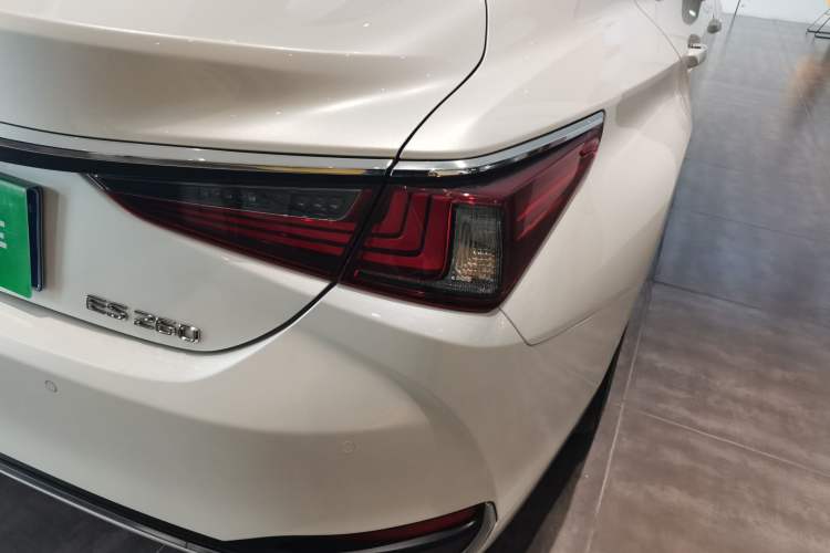 Used Lexus ES 2023 200 Excellence Edition
