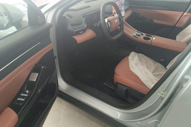 Used  L6 2025 EM-i 140km Long-Range Version
