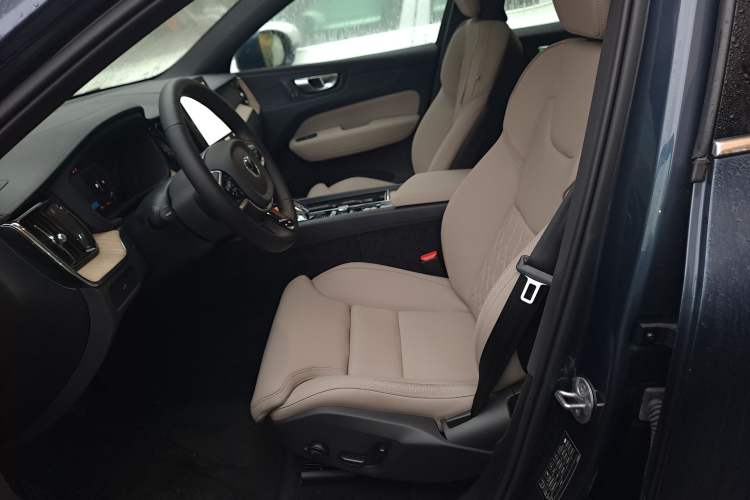 Used Volvo XC60 2026 B5 4x4 Smart Luxury Edition
