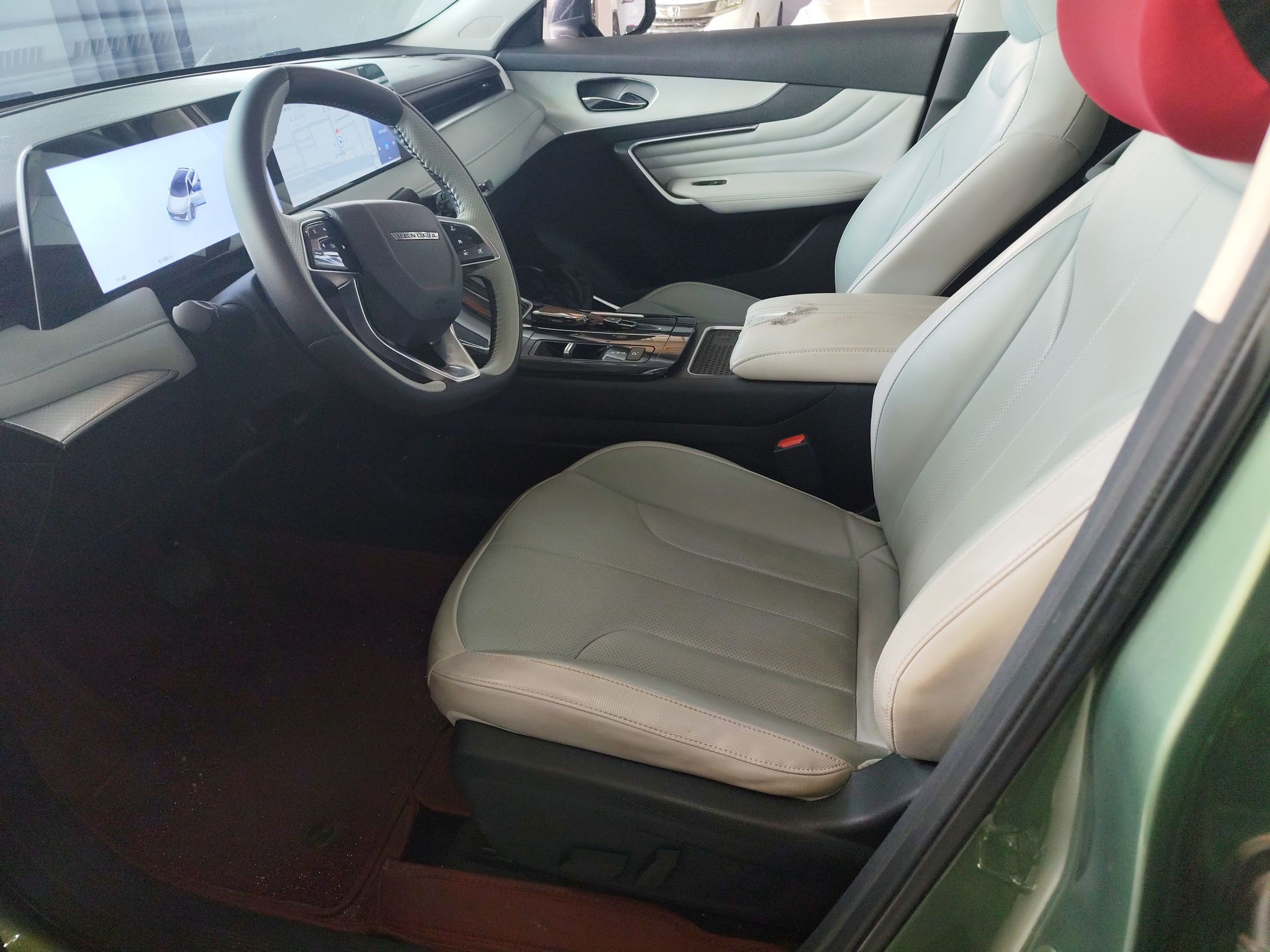 Переднее сиденье в автомобиле