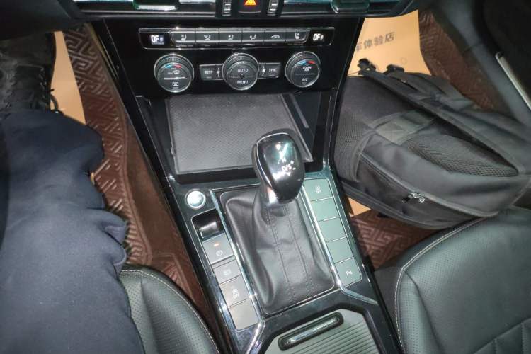 Used Volkswagen Passat 2019 330TSI Luxury Edition China VI Standard
