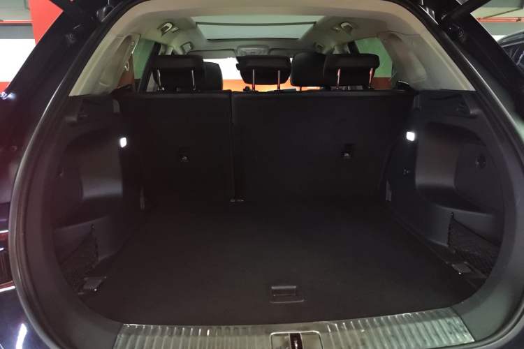 Used Hongqi HS5 2022 Facelifted Version 2.0T Smart Connect Flagship All-Wheel-Drive Edition
