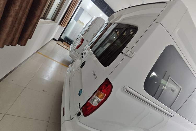 Used SAIC MAXUS Xintu V80 2021 2.0T AMT Classic Aoyuntong Short Wheelbase Mid-Roof 5/6-Seater
