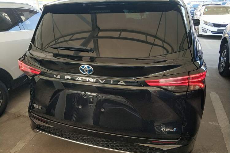 Used Toyota Granvia 2023 2.5L Hybrid Flagship VIP Edition
