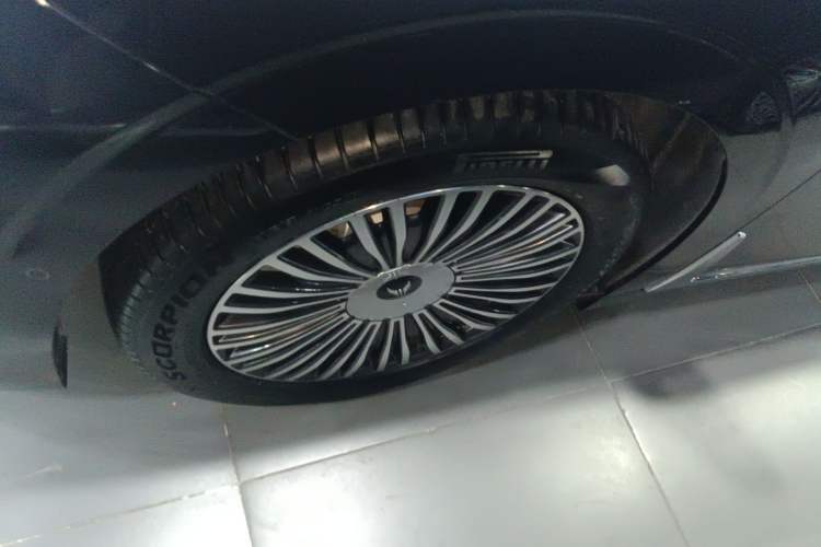 Used VOYAH Dream 2025 PHEV Four-Wheel-Drive Flagship Kunpeng Edition
