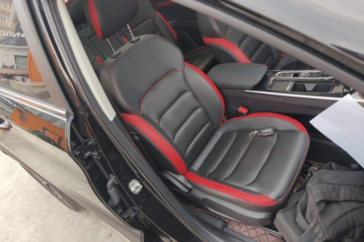 Used SOL X8 2021 300T DCT Leading Smart Connectivity Version 7 Seats