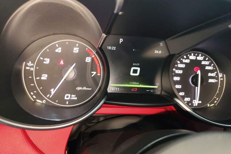 Used Alfa Romeo Giulia 2017 2.0T 200HP Luxury Edition
