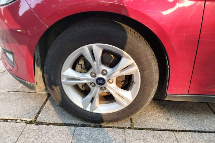 Used Ford Focus 2015 Sedan 1.6L Manual Comfort Model
