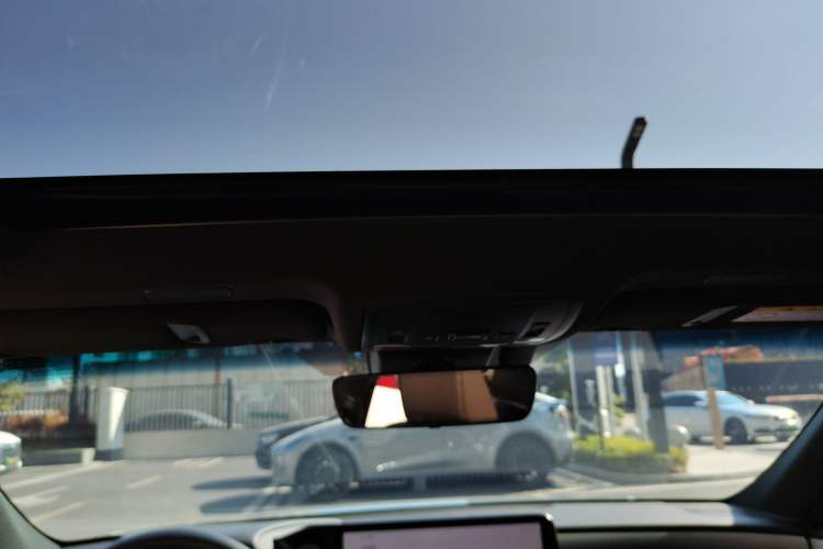 Used Lexus ES 2025 300h Deluxe Edition
