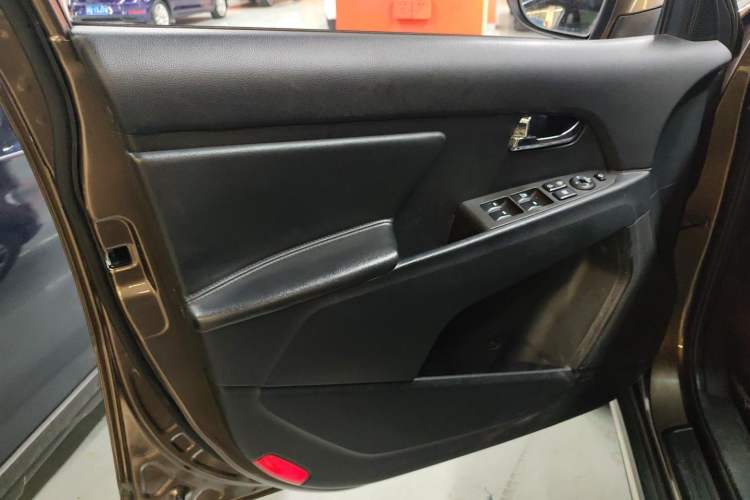 Used Kia Sportage R 2015 2.0L Automatic Two-Wheel Drive DLX Model
