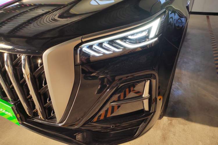 Used Hongqi HS5 2025 2.0T Two-Wheel Drive Flagship Pro Edition
