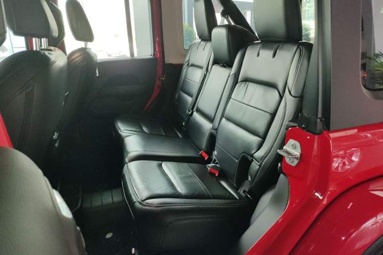 Used  Wrangler 2019 2.0T Sahara 4-Door Version China V Standard
