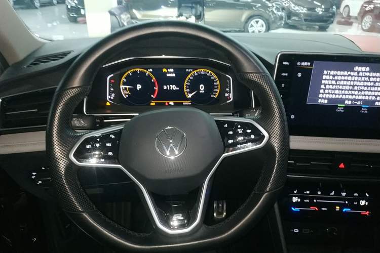 Used Volkswagen Tiguan L 2023 330TSI Automatic Two-Wheel Drive R-Line Enjoyment Edition
