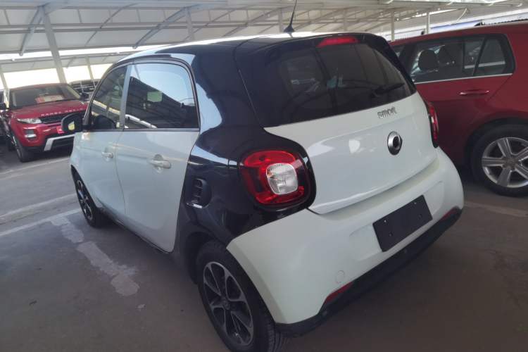 Used  forfour 2016 1.0L 52 kW Passion Edition
