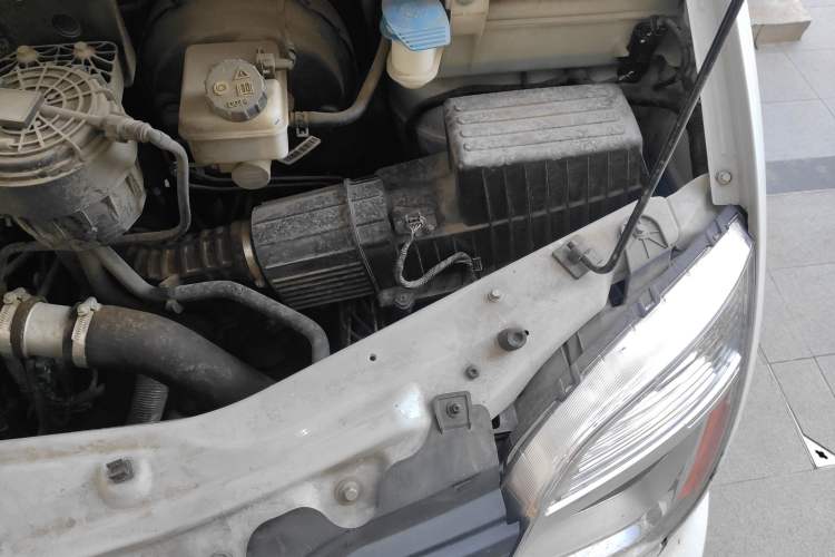 Used SAIC MAXUS Xintu V80 2021 2.0T Manual Classic Aoyuntong Short Wheelbase Ultra-Low Roof 5/6-Seater
