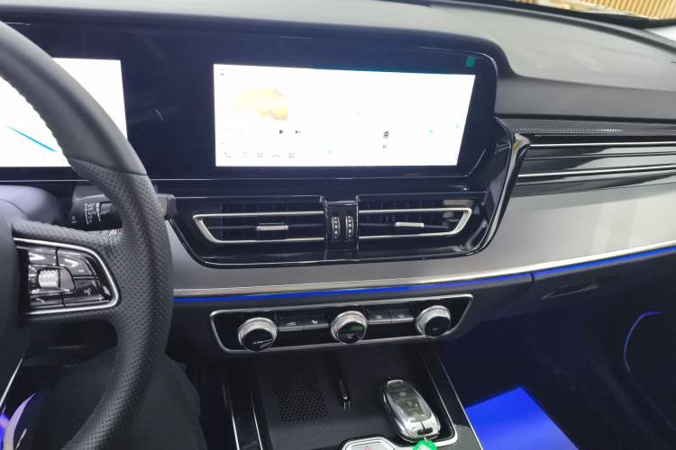 Used Hongqi HS5 2023 2.0T Qixiang Pro Edition
