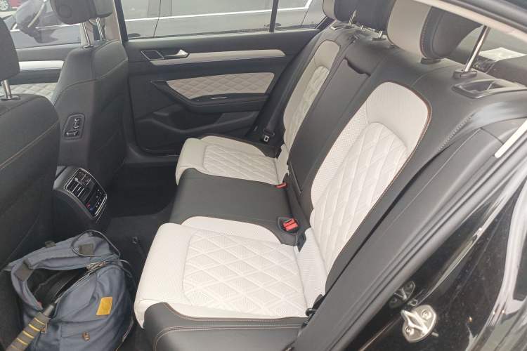 Used Volkswagen Magotan 2024 2 Million Units Zhongxiang Version 330TSI DSG Luxury Edition