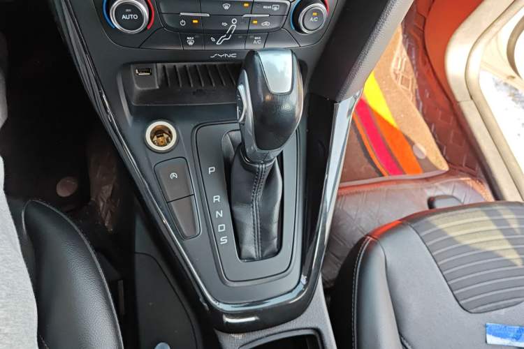 Used Ford Focus 2015 Hatchback EcoBoost 125 Automatic Supreme Style Edition
