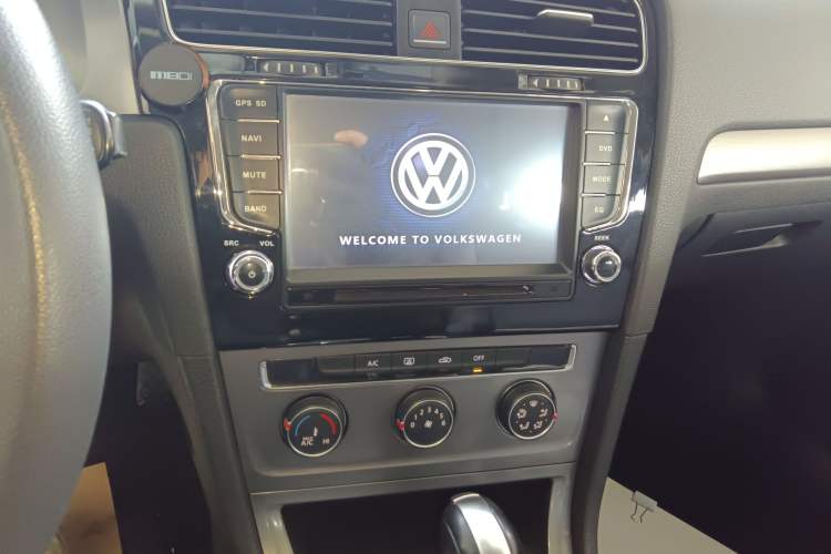 Used Volkswagen Golf 2015 1.6L Automatic Fashion Model
