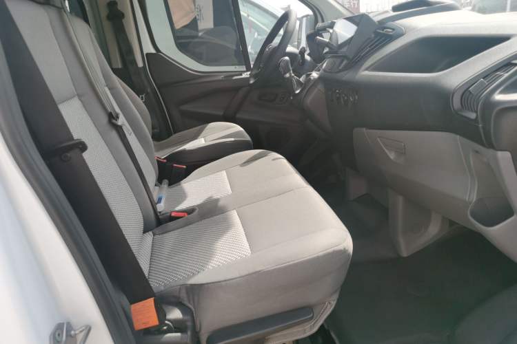 Used Ford Transit 2019 2.0T Diesel Multi-Purpose Commercial Vehicle Mid-Drive Mid-Roof 6-Seater China VI Standard
