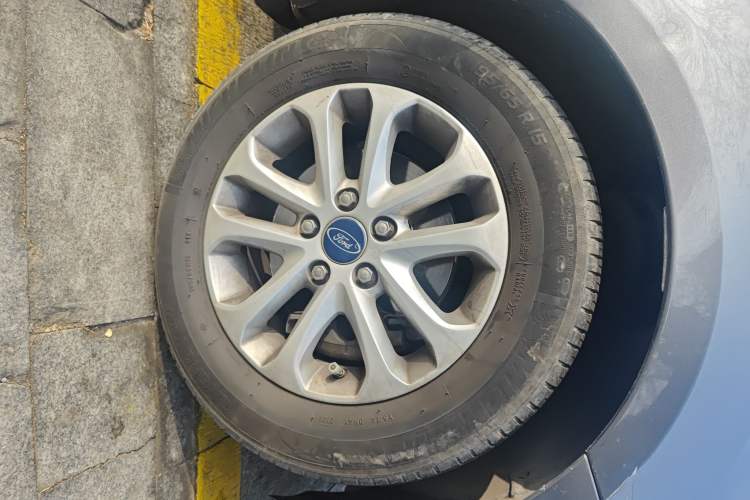 Used Ford Focus 2013 Hatchback Classic 1.8L Manual Base Model
