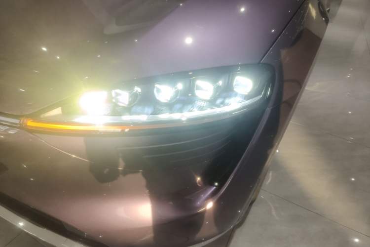 Used Hima Luxeed R7 2024 All-Electric 667 km Max
