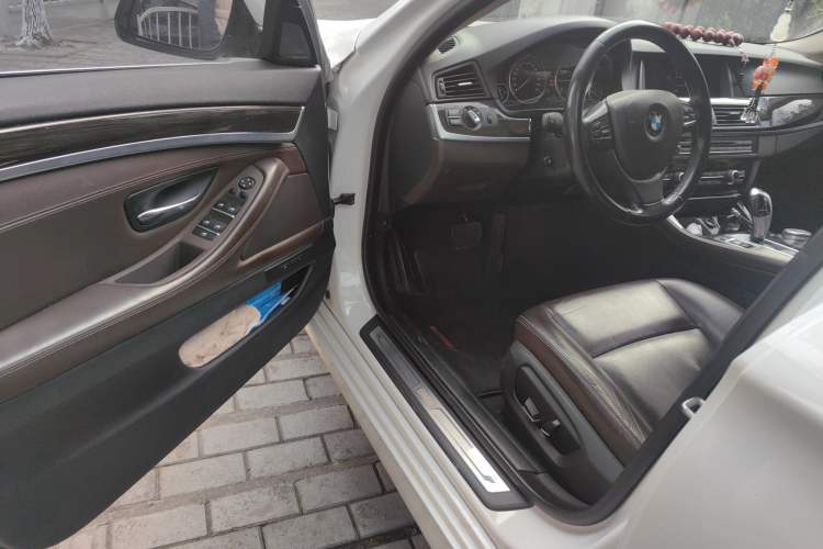 Used BMW 5 Series 2014 525Li Luxury Design Package
