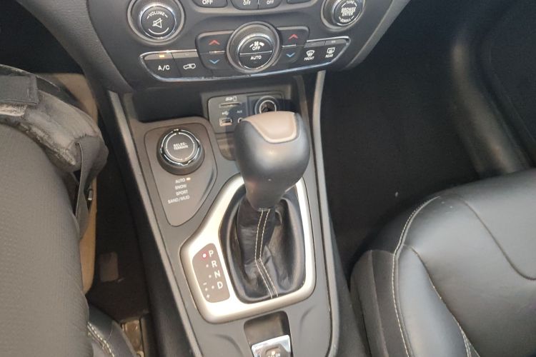 Used  Cherokee 2017 2.4L Professional Smart Edition
