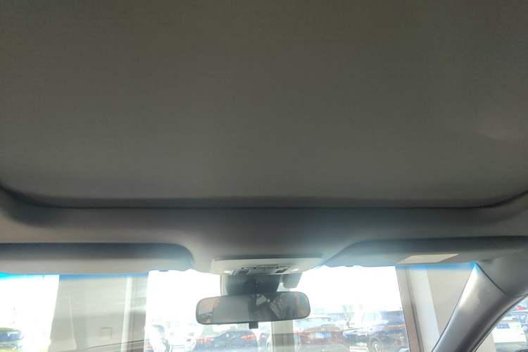 Used Toyota Avalon 2019 Dual-Engine 2.5L XLE Prestige Version China VI Standard