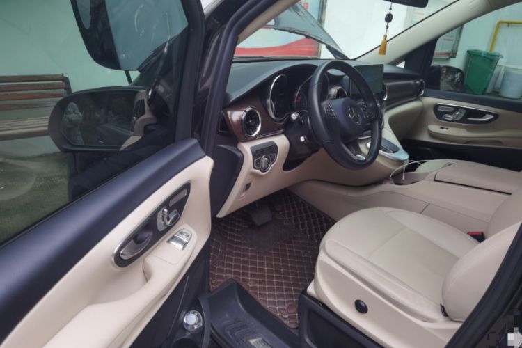 Used Mercedes-Benz V-Class 2020 V 260 Avantgarde Edition
