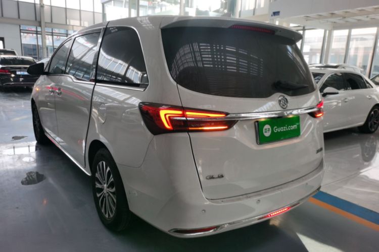 Used Buick GL8 2023 Facelifted Land Cruiser Executive Luxury Version
