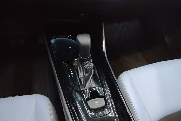 Used Toyota IZOA 2020 2.0L Yi Xiang CARE
