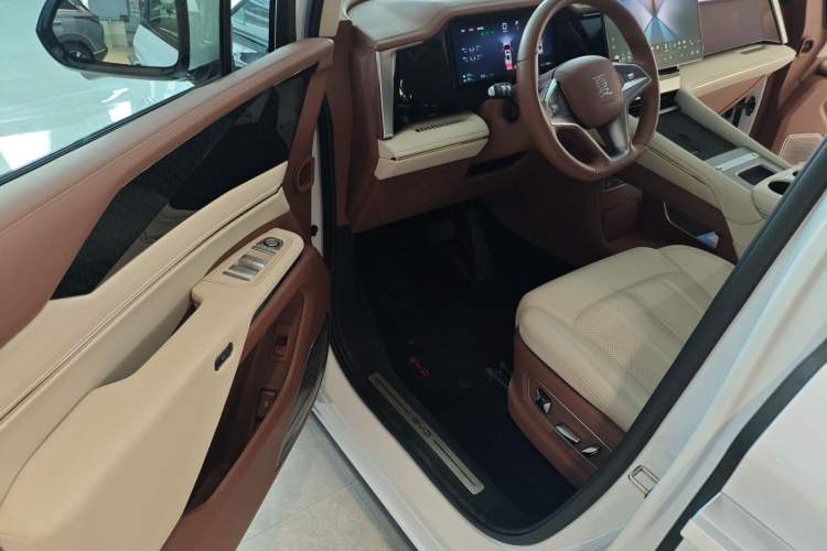 Used BYD Xia 2025 DM-i 1.5T 180km Excellence Model
