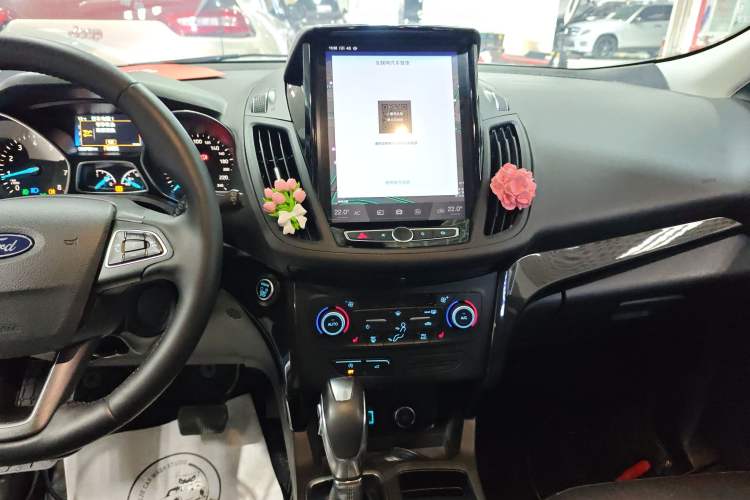 Used Ford Kuga 2019 EcoBoost 180 Two-Wheel-Drive Titanium Plus Model China V Standard
